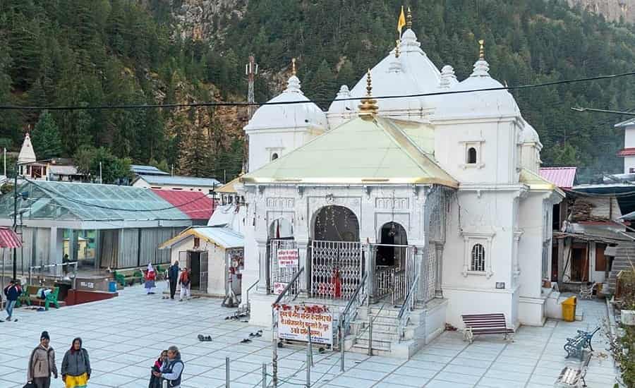 Chardham Yatra by Helicopter: Experience the Chardham Yatra by helicopter for a swift, comfortable pilgrimage through India’s holiest destinations.