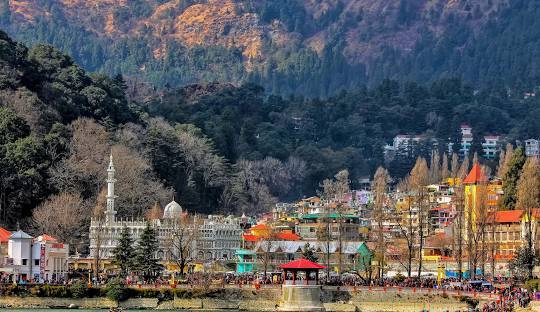 Luxury and Comfort: Experience the ultimate comfort with our luxury Chardham Yatra tours. Choose from helicopter rides or comfortable vehicles for a memorable pilgrimage