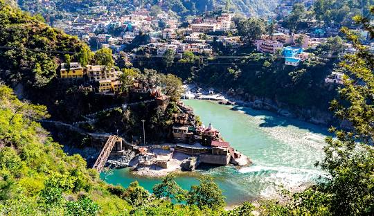 Family Holiday Packages: Discover India with our specially curated family holiday packages. Enjoy quality time together while exploring top destinations.
